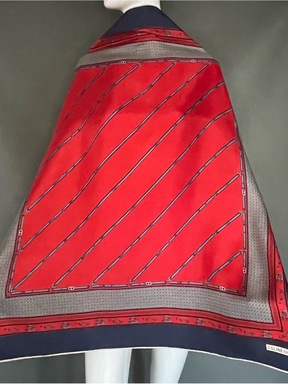 Stunning Celine Silk Scarf Classic Red Navy Print 34 In Sq Excellent Condition
